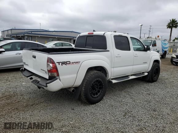 ✅ 2015 Toyota Tacoma PreRunner • VIN: 3TMJU4GNXFM193555 • Lot: 59618485. Listed on Copart with 63,552 mi. Free auction sales archive from the USA and detailed vehicle history report at DreamBid. Image 3.