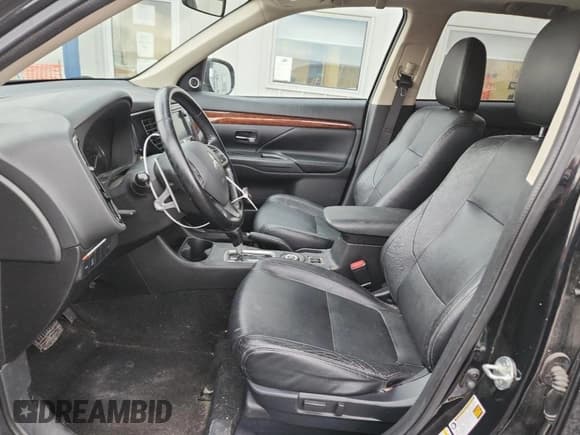 ✅ 2015 Mitsubishi Outlander GT • VIN: JA4JZ4AX6FZ001410 • Lot: 92593605. Listed on Copart with 110,846 mi. Free auction sales archive from the USA and detailed vehicle history report at DreamBid. Image 7.