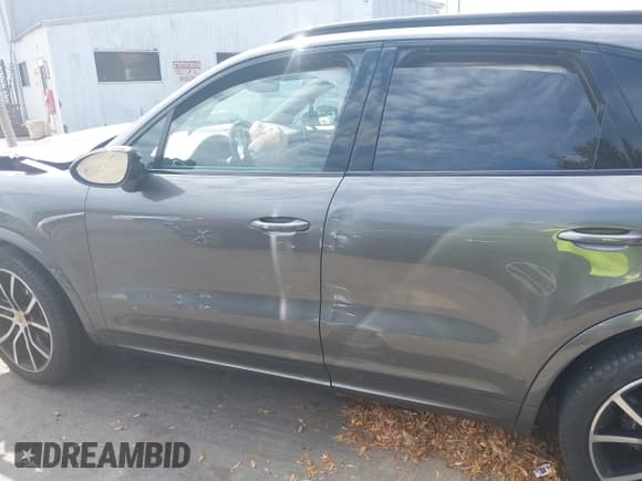 ✅ 2020 Porsche Cayenne • VIN: WP1AA2AY7LDA06214 • Lot: 43284914. Listed on IAAI with 80,782 mi. Free auction sales archive from the USA and detailed vehicle history report at DreamBid. Image 14.