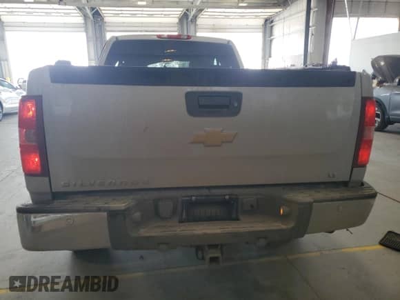 2013 Chevrolet Silverado 1500 LT с VIN 1GCRKSE74DZ262964, выставлен на аукционе Copart как лот 71714145 с пробегом 126 231 миль миль и Списание • Salvage title. История ставок и продаж доступна на DreamBid. Изображение 6.