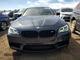 ✅ 2016 BMW M5 • VIN: WBSFV9C50GG343473 • Lot: 75559714. Wystawiony na Copart z przebiegiem 57 071 mil. Bezpłatny archiwum sprzedaży aukcyjnych z USA i szczegółowy raport historii pojazdu na DreamBid. Zdjęcie 5.