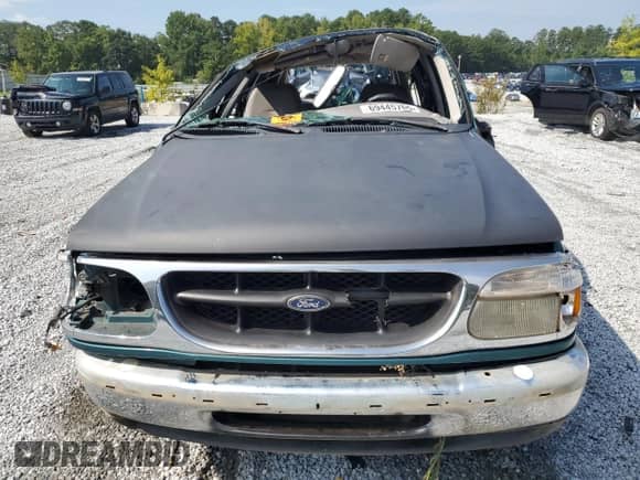 1998 Ford Explorer XLT z VIN 1FMZU32P8WZA15594, wystawiony jako Copart lot #69445705 z przebiegiem Nie podano mil oraz Szkoda całkowita • Salvage title. Historia ofert i sprzedaży dostępna na DreamBid. Obrazek 5.