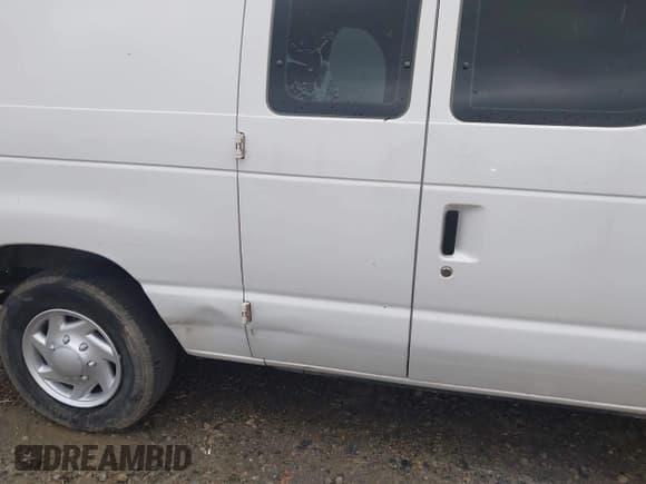 ✅ 2011 Ford Econoline Cargo Commercial • VIN: 1FTNE1EWXBDA27728 • Лот: 43783543. Опубликован ранее на IAAI с пробегом 453 038 миль. Бесплатный доступ к архиву аукционных продаж из США и подробный отчёт об истории автомобиля на DreamBid. Изображение 6.