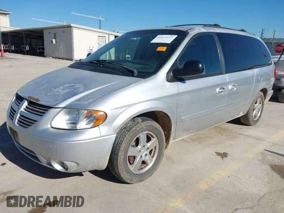 ✅ 2005 Dodge Caravan SXT • VIN: 2D4GP44L55R134475 • Lot: 43575271. Listed on IAAI with 200,475 mi. Free auction sales archive from the USA and detailed vehicle history report at DreamBid. Image 18.
