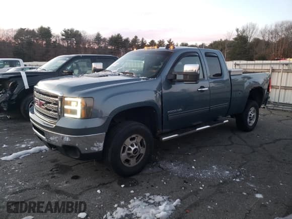 ✅ 2011 GMC Sierra 2500HD SLE • VIN: 1GT220CG2BZ404783 • Лот: 83108204. Опубликован ранее на Copart с пробегом Не указан. Бесплатный доступ к архиву аукционных продаж из США и подробный отчёт об истории автомобиля на DreamBid. Изображение 1.