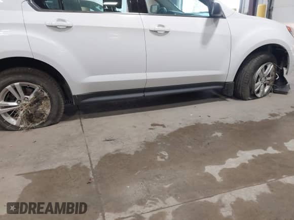 2017 Chevrolet Equinox LS z VIN 2GNALBEK5H1529114, wystawiony jako IAAI lot #43371907 z przebiegiem 126 745 mil mil oraz . Historia ofert i sprzedaży dostępna na DreamBid. Obrazek 6.