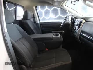 ✅ 2017 Nissan Titan SV • VIN: 1N6AA1R87HN548279 • Lot: 86853255. Wystawiony na Copart z przebiegiem 161 730 mil. Bezpłatny archiwum sprzedaży aukcyjnych z USA i szczegółowy raport historii pojazdu na DreamBid. Zdjęcie 5.