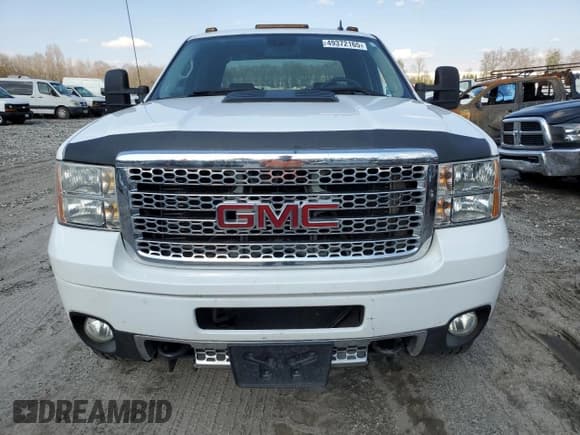 ✅ 2014 GMC Sierra 2500HD Denali • VIN: 1GT125E85EF133819 • Lot: 49372165. Wystawiony na Copart z przebiegiem 256 902 mil. Bezpłatny archiwum sprzedaży aukcyjnych z USA i szczegółowy raport historii pojazdu na DreamBid. Zdjęcie 5.