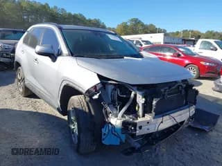 ✅ 2022 Toyota RAV4 XLE • VIN: 2T3W1RFV2NW213677 • Лот: 43470294. Опубликован ранее на IAAI с пробегом 57 668 миль. Бесплатный доступ к архиву аукционных продаж из США и подробный отчёт об истории автомобиля на DreamBid. Изображение 1.