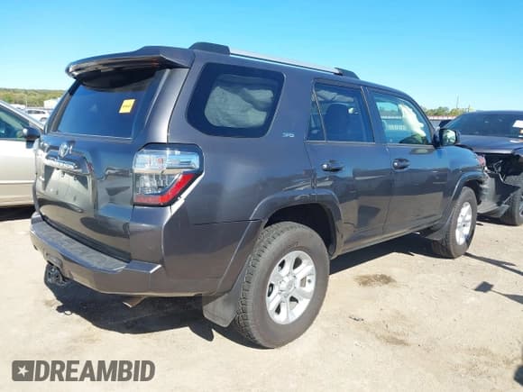 ✅ 2021 Toyota 4Runner SR5 • VIN: JTEEU5JR8M5228286 • Lot: 43500349. Listed on IAAI with 83,699 mi. Free auction sales archive from the USA and detailed vehicle history report at DreamBid. Image 4.