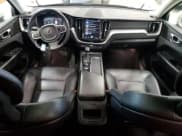 ✅ 2019 Volvo XC60 Momentum • VIN: LYVA22RK4KB188445 • Lot: 60859585. Wystawiony na Copart z przebiegiem 150 208 mil. Bezpłatny archiwum sprzedaży aukcyjnych z USA i szczegółowy raport historii pojazdu na DreamBid. Zdjęcie 8.