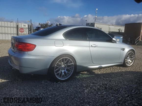✅ 2011 BMW M3 • VIN: WBSKG9C58BE367727 • Lot: 82245875. Listed on Copart with 154,321 mi. Free auction sales archive from the USA and detailed vehicle history report at DreamBid. Image 3.