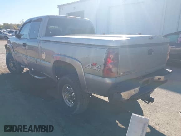 ✅ 2003 Chevrolet Silverado 2500HD LT • VIN: 1GCHK29G03E172190 • Lot: 43526942. Wystawiony na IAAI z przebiegiem 175 123 mil. Bezpłatny archiwum sprzedaży aukcyjnych z USA i szczegółowy raport historii pojazdu na DreamBid. Zdjęcie 3.