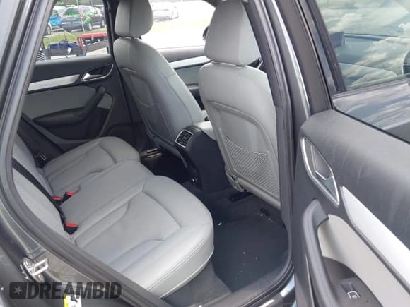 ✅ 2018 Audi Q3 Premium • VIN: WA1BCCFS2JR033373 • Lot: 42992992. Wystawiony na IAAI z przebiegiem 62 129 mil. Bezpłatny archiwum sprzedaży aukcyjnych z USA i szczegółowy raport historii pojazdu na DreamBid. Zdjęcie 8.