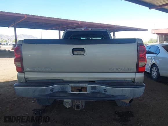 ✅ 2003 Chevrolet Silverado 2500HD LS • VIN: 1GCHC29U13E353706 • Lot: 42398034. Wystawiony na IAAI z przebiegiem 205 065 mil. Bezpłatny archiwum sprzedaży aukcyjnych z USA i szczegółowy raport historii pojazdu na DreamBid. Zdjęcie 16.