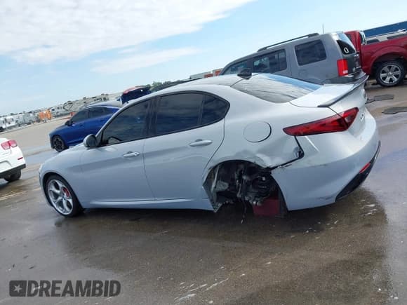 ✅ 2021 Alfa Romeo Giulia Ti Sport • VIN: ZARFANBN0M7645487 • Lot: 43292708. Listed on IAAI with 32,062 mi. Free auction sales archive from the USA and detailed vehicle history report at DreamBid. Image 15.