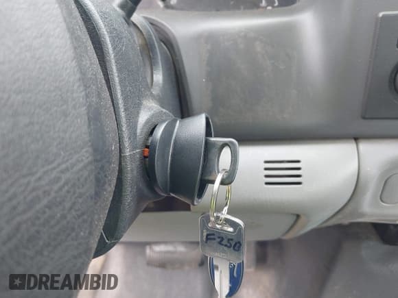 ✅ 2004 Ford F-250 XL • VIN: 1FTNX21L24ED66198 • Lot: 42417179. Listed on IAAI with 197,403 mi. Free auction sales archive from the USA and detailed vehicle history report at DreamBid. Image 11.