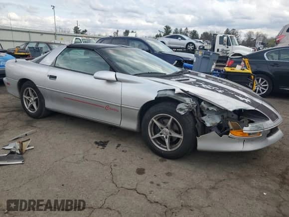 1997 Chevrolet Camaro z VIN 2G1FP22K8V2156852, wystawiony jako Copart lot #51080085 z przebiegiem 163 068 mil mil oraz Szkoda całkowita • Salvage title. Historia ofert i sprzedaży dostępna na DreamBid. Obrazek 4.