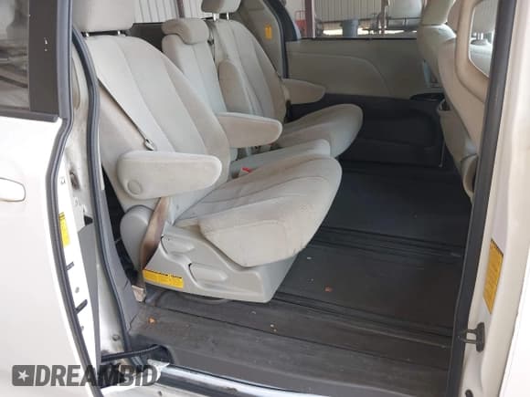 ✅ 2014 Toyota Sienna LE • VIN: 5TDKK3DC6ES508311 • Lot: 43235557. Listed on IAAI with 253,129 mi. Free auction sales archive from the USA and detailed vehicle history report at DreamBid. Image 8.