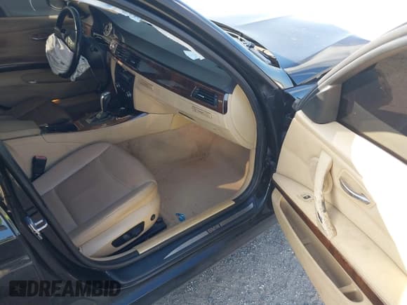 ✅ 2011 BMW 3 Series 328i • VIN: WBAPH5G59BNM75347 • Lot: 43593964. Wystawiony na IAAI z przebiegiem 154 226 mil. Bezpłatny archiwum sprzedaży aukcyjnych z USA i szczegółowy raport historii pojazdu na DreamBid. Zdjęcie 5.