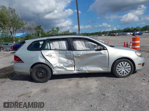 ✅ 2010 Volkswagen Jetta S • VIN: 3VWKX7AJ6AM668675 • Lot: 43542919. Wystawiony na IAAI z przebiegiem 143 059 mil. Bezpłatny archiwum sprzedaży aukcyjnych z USA i szczegółowy raport historii pojazdu na DreamBid. Zdjęcie 13.