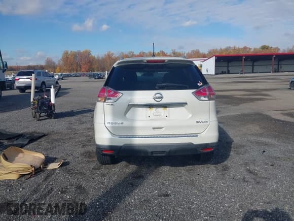 ✅ 2016 Nissan Rogue S • VIN: KNMAT2MV5GP710090 • Lot: 43543939. Wystawiony na IAAI z przebiegiem 121 345 mil. Bezpłatny archiwum sprzedaży aukcyjnych z USA i szczegółowy raport historii pojazdu na DreamBid. Zdjęcie 17.