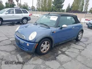 ✅ 2006 MINI Convertible • VIN: WMWRF33576TF64041 • Lot: 43548841. Wystawiony na IAAI z przebiegiem 102 550 mil. Bezpłatny archiwum sprzedaży aukcyjnych z USA i szczegółowy raport historii pojazdu na DreamBid. Zdjęcie 2.
