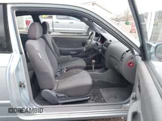 2005 Hyundai Accent GLS z VIN KMHCG35C85U354423, wystawiony jako IAAI lot #41939445 z przebiegiem 134 952 mil mil oraz . Historia ofert i sprzedaży dostępna na DreamBid. Obrazek 5.