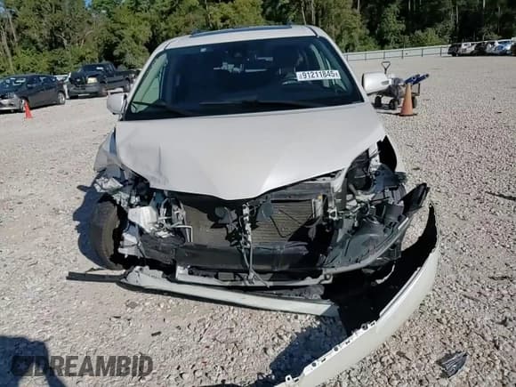 ✅ 2020 Toyota Sienna XLE Premium • VIN: 5TDYZ3DC5LS025251 • Лот: 91211845. Опубликован ранее на Copart с пробегом 90 631 миль. Бесплатный доступ к архиву аукционных продаж из США и подробный отчёт об истории автомобиля на DreamBid. Изображение 15.