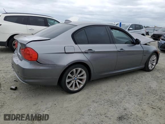 ✅ 2011 BMW 3 Series 328i • VIN: WBAPH5G58BNM76618 • Lot: 53556465. Listed on Copart with 137,118 mi. Free auction sales archive from the USA and detailed vehicle history report at DreamBid. Image 3.