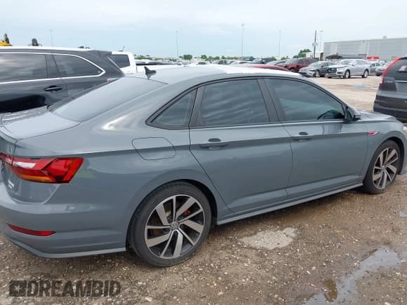 ✅ 2019 Volkswagen Jetta S • VIN: 3VW6T7BU0KM152075 • Lot: 42482445. Wystawiony na IAAI z przebiegiem 78 456 mil. Bezpłatny archiwum sprzedaży aukcyjnych z USA i szczegółowy raport historii pojazdu na DreamBid. Zdjęcie 14.