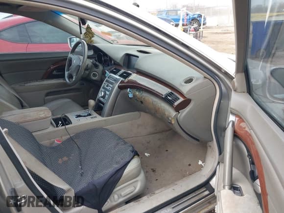 ✅ 2006 Acura RL • VIN: JH4KB16526C008117 • Lot: 43921935. Listed on IAAI with 157,473 mi. Free auction sales archive from the USA and detailed vehicle history report at DreamBid. Image 5.