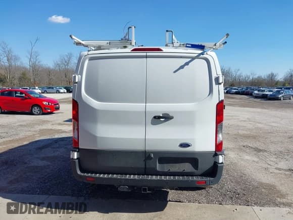 ✅ 2020 Ford Transit Cargo • VIN: 1FTBR1Y8XLKA84383 • Lot: 41519121. Wystawiony na IAAI z przebiegiem 61 410 mil. Bezpłatny archiwum sprzedaży aukcyjnych z USA i szczegółowy raport historii pojazdu na DreamBid. Zdjęcie 16.