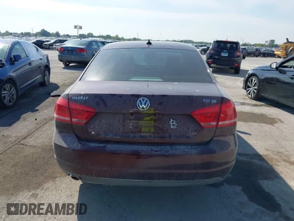 ✅ 2013 Volkswagen Passat SE • VIN: 1VWBN7A38DC089667 • Lot: 43227828. Wystawiony na IAAI z przebiegiem 170 101 mil. Bezpłatny archiwum sprzedaży aukcyjnych z USA i szczegółowy raport historii pojazdu na DreamBid. Zdjęcie 16.