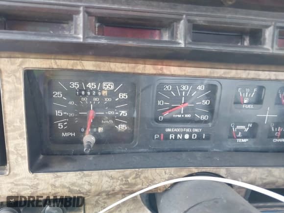 ✅ 1986 Ford F-150 • VIN: 1FTEX15N5GKA32484 • Lot: 43457251. Wystawiony na IAAI z przebiegiem 18 929 mil. Bezpłatny archiwum sprzedaży aukcyjnych z USA i szczegółowy raport historii pojazdu na DreamBid. Zdjęcie 7.