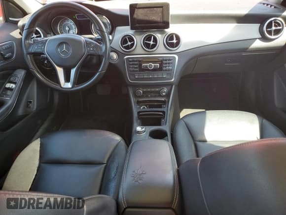 ✅ 2015 Mercedes-Benz GLA 250 • VIN: WDCTG4EB9FJ180845 • Lot: 49982115. Wystawiony na Copart z przebiegiem 114 966 mil. Bezpłatny archiwum sprzedaży aukcyjnych z USA i szczegółowy raport historii pojazdu na DreamBid. Zdjęcie 8.