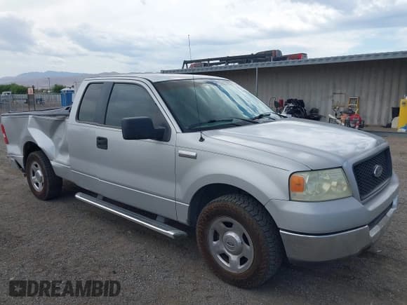 ✅ 2005 Ford F-150 STX • VIN: 1FTRX12W55NB36225 • Lot: 43074809. Wystawiony na IAAI z przebiegiem 290 531 mil. Bezpłatny archiwum sprzedaży aukcyjnych z USA i szczegółowy raport historii pojazdu na DreamBid. Zdjęcie 1.
