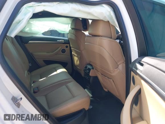 ✅ 2014 BMW X6 M • VIN: 5YMGZ0C51E0C40719 • Лот: 41567554. Опубликован ранее на IAAI с пробегом 110 128 миль. Бесплатный доступ к архиву аукционных продаж из США и подробный отчёт об истории автомобиля на DreamBid. Изображение 8.