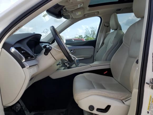 ✅ 2022 Volvo XC90 Momentum • VIN: YV4102CK0N1830876 • Lot: 58847835. Listed on Copart with 41,286 mi. Free auction sales archive from the USA and detailed vehicle history report at DreamBid. Image 7.