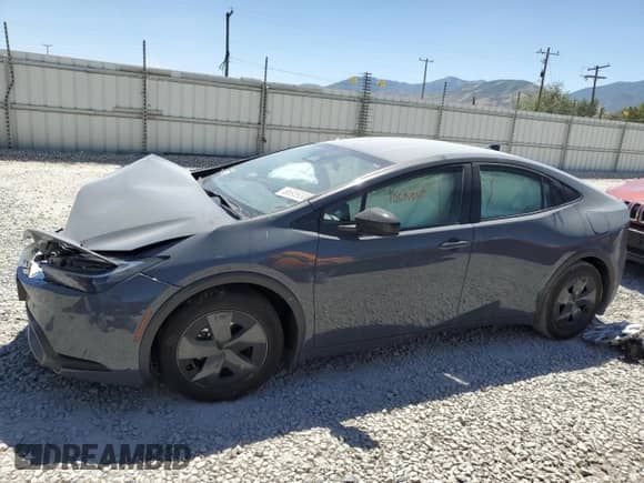 2025 Toyota Prius LE z VIN JTDACAAU1S3062446, wystawiony jako Copart lot #66959305 z przebiegiem Nie podano mil oraz Szkoda całkowita • Salvage title. Historia ofert i sprzedaży dostępna na DreamBid. Obrazek 1.
