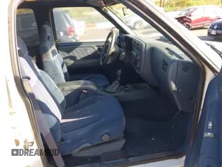 ✅ 1997 Chevrolet Blazer • VIN: 1GNCS13W2VK235015 • Lot: 41552691. Wystawiony na IAAI z przebiegiem 110 834 mil. Bezpłatny archiwum sprzedaży aukcyjnych z USA i szczegółowy raport historii pojazdu na DreamBid. Zdjęcie 5.