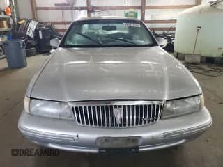 ✅ 1997 Lincoln Continental • VIN: 1LNLM97V0VY672751 • Lot: 89367315. Wystawiony na Copart z przebiegiem 132 659 mil. Bezpłatny archiwum sprzedaży aukcyjnych z USA i szczegółowy raport historii pojazdu na DreamBid. Zdjęcie 5.