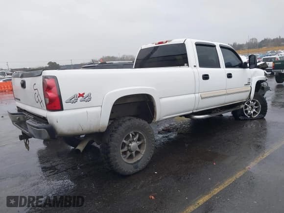 ✅ 2006 Chevrolet Silverado 2500HD LT1 • VIN: 1GCHK23D46F191371 • Лот: 41032500. Опубликован ранее на IAAI с пробегом Не указан. Бесплатный доступ к архиву аукционных продаж из США и подробный отчёт об истории автомобиля на DreamBid. Изображение 4.