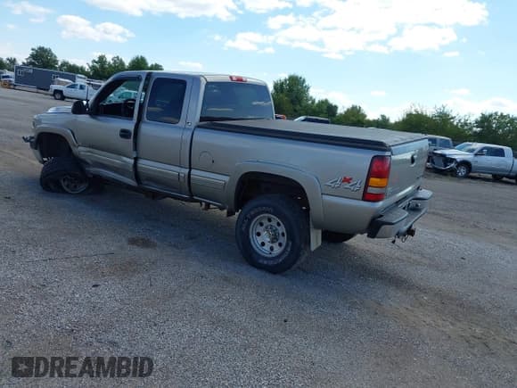 ✅ 2001 Chevrolet Silverado 2500HD LS • VIN: 1GCHK29U81E192996 • Лот: 43303691. Опубликован ранее на IAAI с пробегом 215 663 миль. Бесплатный доступ к архиву аукционных продаж из США и подробный отчёт об истории автомобиля на DreamBid. Изображение 3.