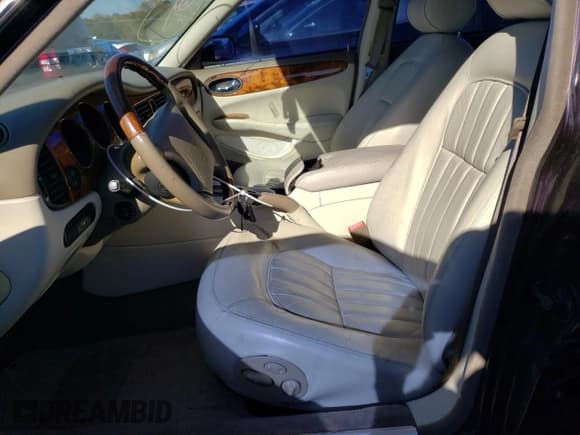 ✅ 1998 Jaguar XJ • VIN: SAJHX1240WC822861 • Lot: 79388654. Wystawiony na Copart z przebiegiem 120 568 mil. Bezpłatny archiwum sprzedaży aukcyjnych z USA i szczegółowy raport historii pojazdu na DreamBid. Zdjęcie 7.