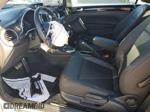 ✅ 2014 Volkswagen Beetle 2.0T R-Line • VIN: 3VW7S7AT1EM806540 • Lot: 87240775. Listed on Copart with 13,771 mi. Free auction sales archive from the USA and detailed vehicle history report at DreamBid. Image 7.