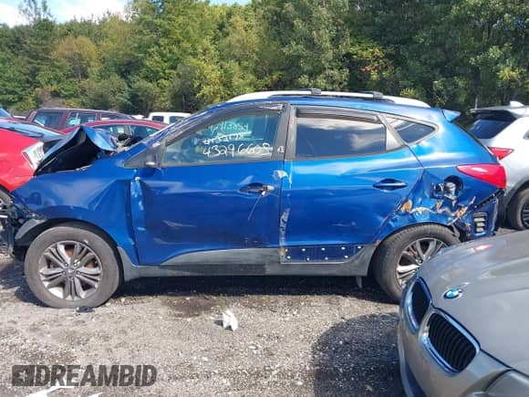 2014 Hyundai Tucson Limited with VIN KM8JUCAG1EU923895, listed as a IAAI auction lot 43296605 with 259,486 mi miles and . Bid and sale history available at DreamBid. Image 14.