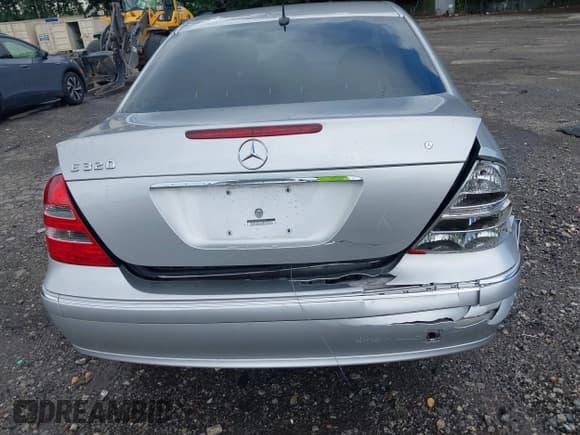 ✅ 2005 Mercedes-Benz E 320 • VIN: WDBUF65J45A622279 • Lot: 42528958. Wystawiony na IAAI z przebiegiem 125 464 mil. Bezpłatny archiwum sprzedaży aukcyjnych z USA i szczegółowy raport historii pojazdu na DreamBid. Zdjęcie 16.