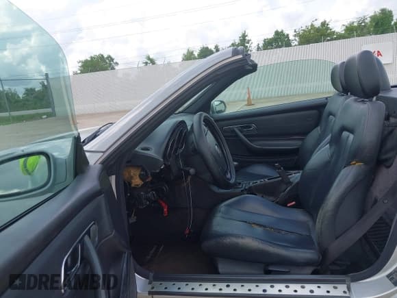 ✅ 1999 Mercedes-Benz SLK 230/320 • VIN: WDBKK47F1XF098157 • Lot: 42898985. Wystawiony na IAAI z przebiegiem 136 792 mil. Bezpłatny archiwum sprzedaży aukcyjnych z USA i szczegółowy raport historii pojazdu na DreamBid. Zdjęcie 8.