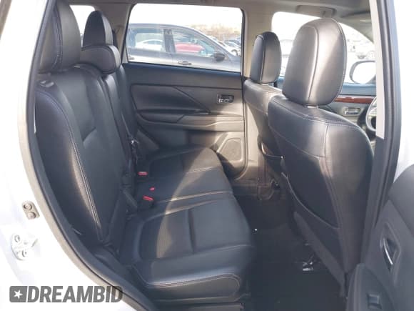 ✅ 2014 Mitsubishi Outlander GT • VIN: JA4JZ4AX2EZ003234 • Lot: 43721082. Listed on IAAI with 176,275 mi. Free auction sales archive from the USA and detailed vehicle history report at DreamBid. Image 8.
